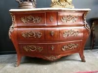 A Louis 15 style chest of drawers